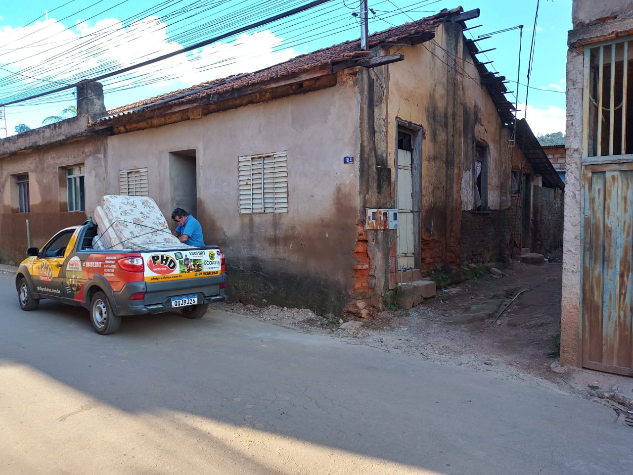 Entrega de colchões em Raposos, Minas Gerais